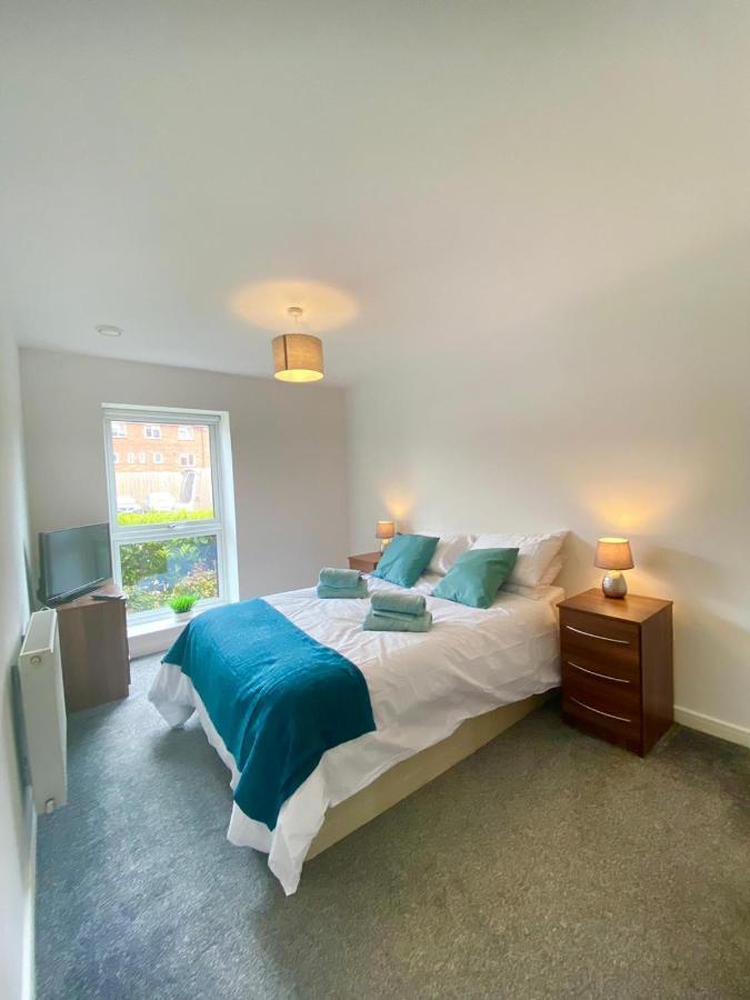 2 Double Beds Or 4 Singles, 2 Bathrooms, Free Parking, Smart Tv'S, Close To Gunwharf Quays, Beach & Historic Dockyard Portsmouth Eksteriør bilde