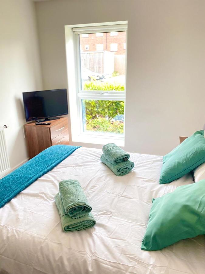 2 Double Beds Or 4 Singles, 2 Bathrooms, Free Parking, Smart Tv'S, Close To Gunwharf Quays, Beach & Historic Dockyard Portsmouth Eksteriør bilde