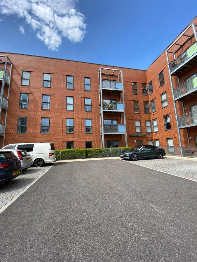 2 Double Beds Or 4 Singles, 2 Bathrooms, Free Parking, Smart Tv'S, Close To Gunwharf Quays, Beach & Historic Dockyard Portsmouth Eksteriør bilde
