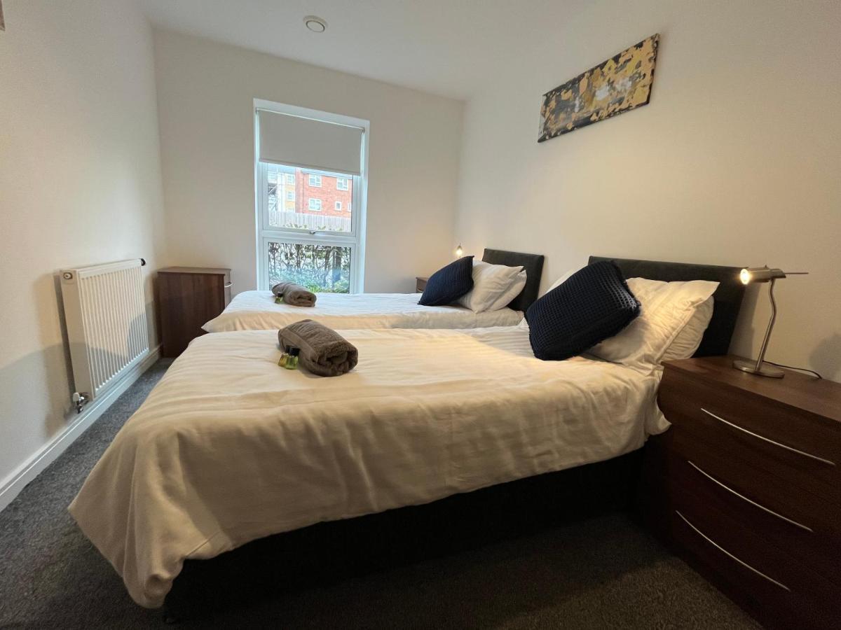 2 Double Beds Or 4 Singles, 2 Bathrooms, Free Parking, Smart Tv'S, Close To Gunwharf Quays, Beach & Historic Dockyard Portsmouth Eksteriør bilde