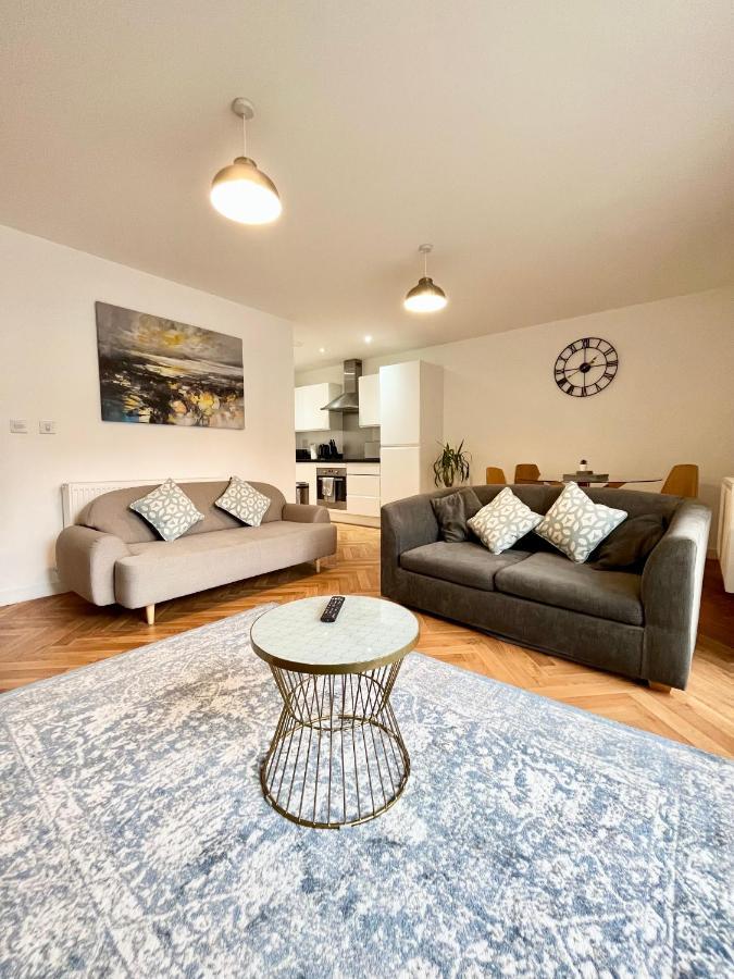 2 Double Beds Or 4 Singles, 2 Bathrooms, Free Parking, Smart Tv'S, Close To Gunwharf Quays, Beach & Historic Dockyard Portsmouth Eksteriør bilde